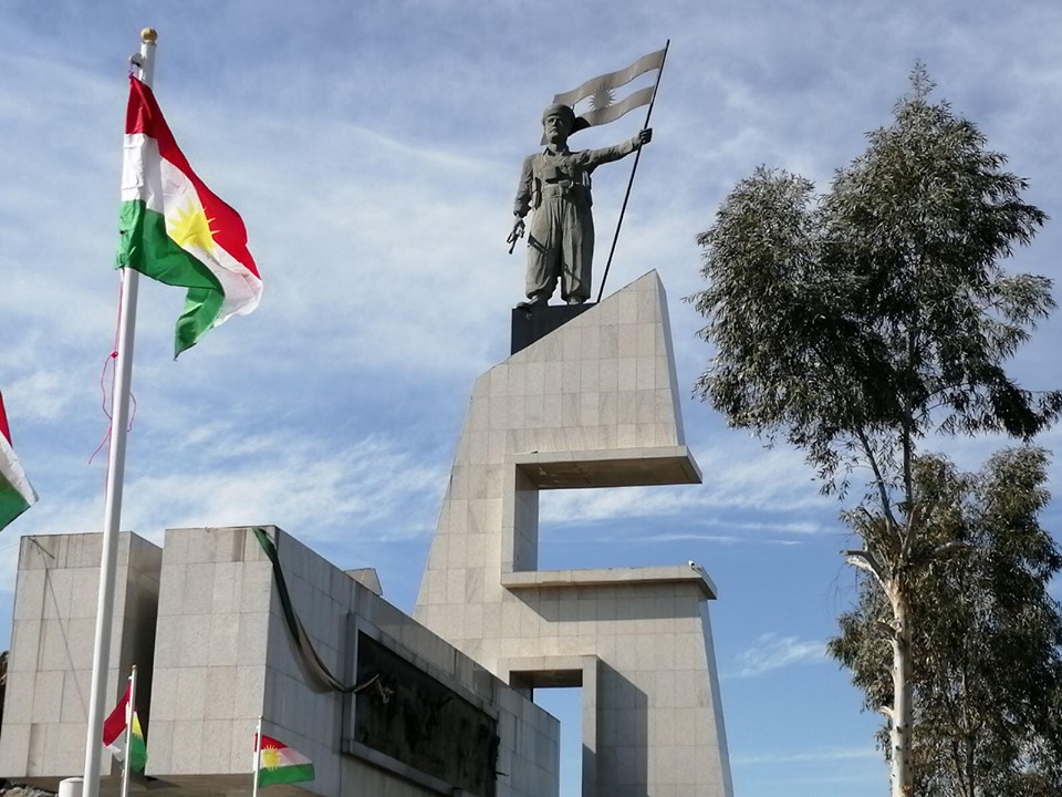 بەوێنە: ئەمڕۆ 29 هەمین ساڵیادى ڕاپەڕینی ئاداری 1991 لەڕانیە بەڕێوەچوو