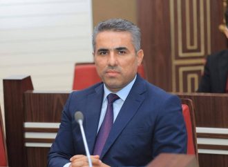 عومەر گوڵى پەرلەمانتارى کۆمەڵى دادگەرى:<br>باج، حکومەتى ڕەزیل کرد و بەرپرسانى دەوڵەمەند کرد