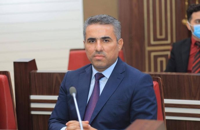 عومەر گوڵى پەرلەمانتارى کۆمەڵى دادگەرى:<br>باج، حکومەتى ڕەزیل کرد و بەرپرسانى دەوڵەمەند کرد