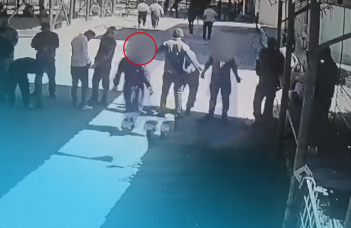 رونكردنه‌وه‌ی‌ بنەماڵەی ئەو كەسەی ئەمڕۆ لەناو زیندان دو كەسی بەچەقۆ برینداركرد￼