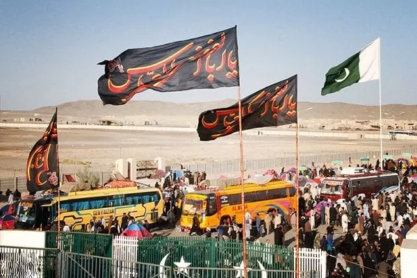 پاسێكی زیارەتكارانی پاكستانی وەرگەرا و 28 كەس گیانیان لەدەستدا￼